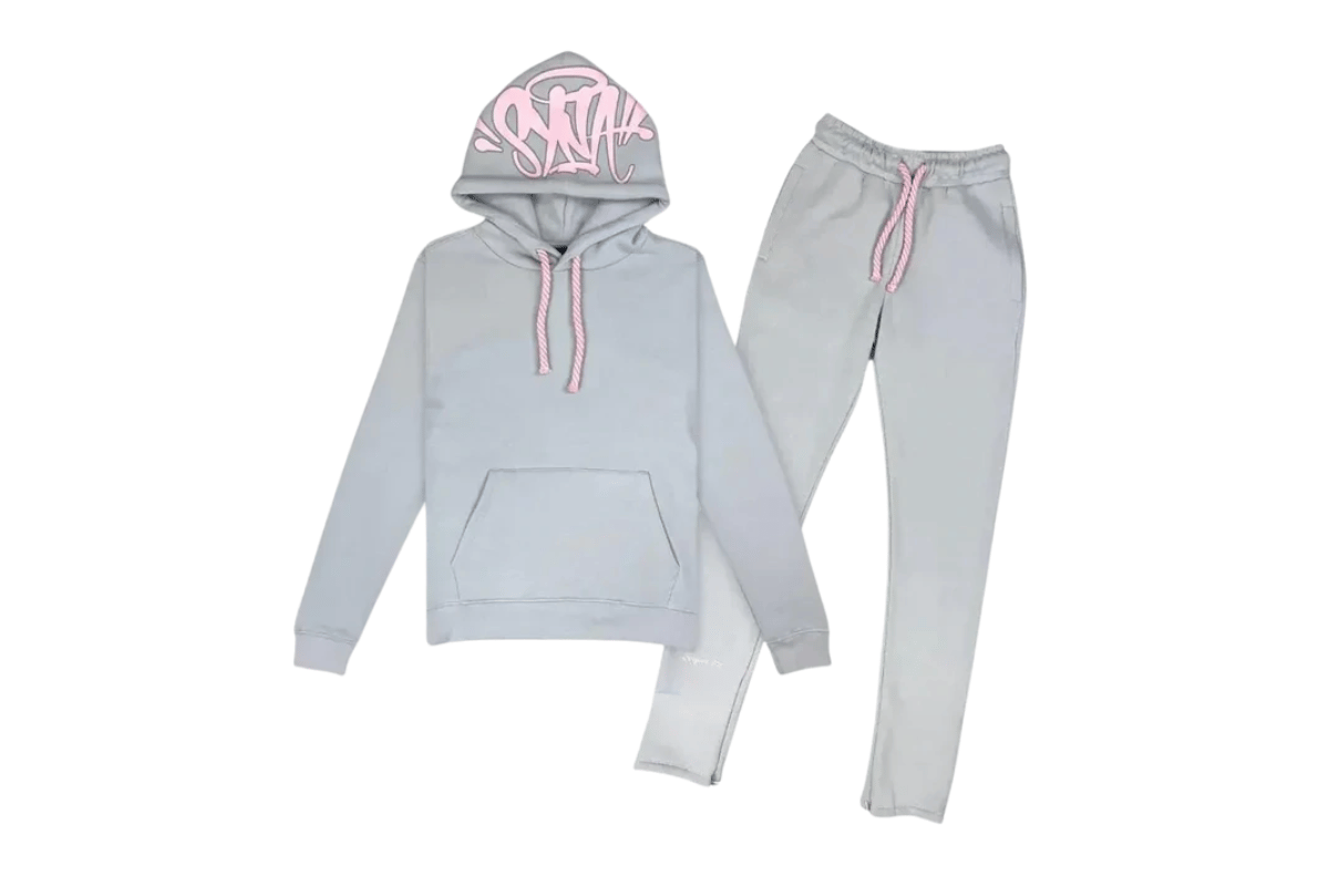 Creative Ways to Layer and Accessorize SynaWorld Outfits